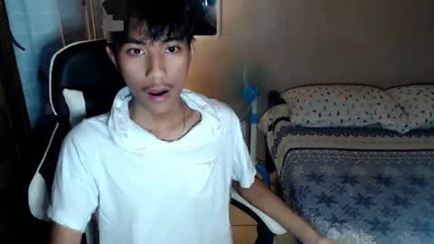 fineboii_rey18 online show from November 12, 5:10 am