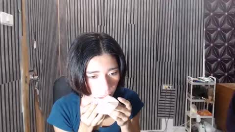 fiona908995 online show from May 2, 9:09 pm