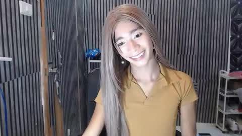 fiona908995 online show from May 15, 6:59 pm