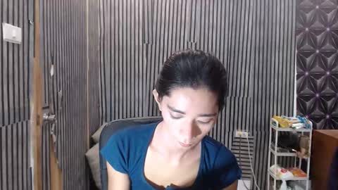 fiona908995 online show from May 1, 8:58 pm