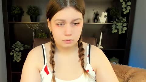 fiora online show from November 24, 7:07 am