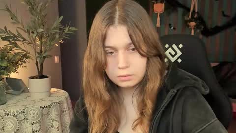 fiora online show from October 25, 5:30 am