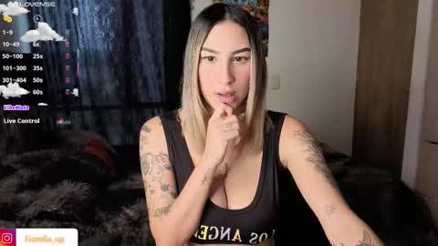 F I O R E L L A  online show from October 25, 1:33 pm