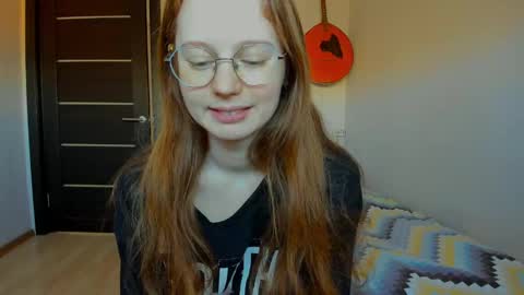 fire_luna online show from February 24, 9:10 am