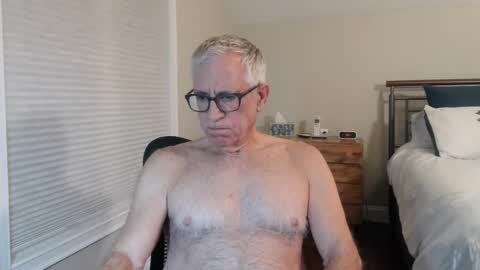 Snapshot of fitman999 chatting on December 6, 2:51 am Jon online show from December 6, 2:51 am