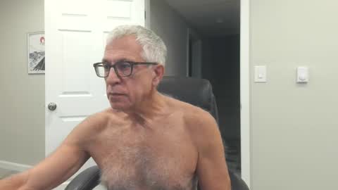 Snapshot of fitman999 chatting on October 19, 8:35 pm Jon online show from October 19, 8:35 pm