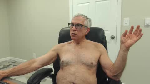 Snapshot of fitman999 chatting on December 16, 3:51 am Jon online show from December 16, 3:51 am