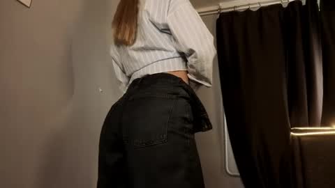 Amina online show from April 14, 1:36 pm