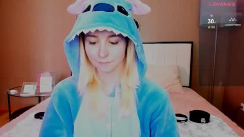 Snapshot of fleximona chatting on October 24, 8:37 am FlexiMona online show from October 24, 8:37 am