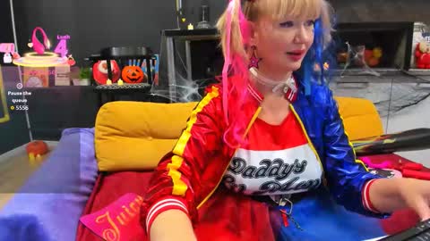 Snapshot of flirtymary chatting on October 20, 11:10 pm Mary online show from October 20, 11:10 pm
