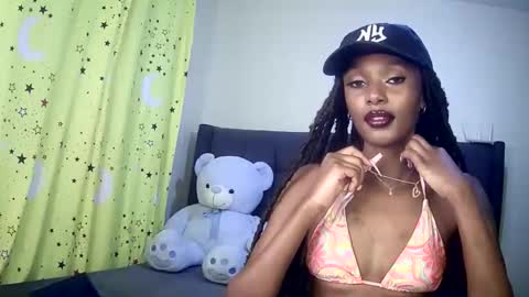 Snapshot of flirtyy_sheery chatting on October 31, 11:32 am sheery online show from October 31, 11:32 am