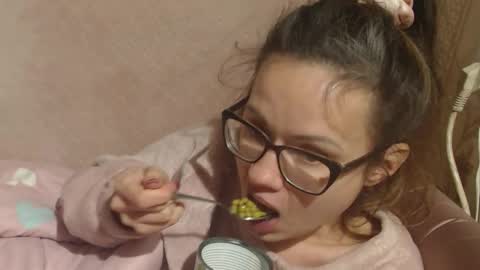 say meow and send tip  online show from December 18, 5:30 pm