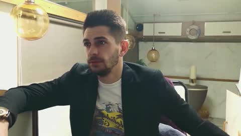 independent model online show from March 22, 5:50 pm