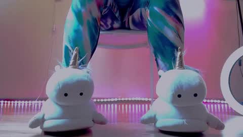 Sandy online show from December 18, 10:51 am