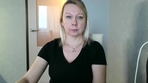 forever_smilex online show from February 10, 12:39 pm