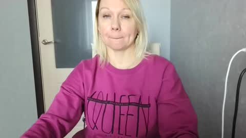 forever_smilex online show from February 18, 12:39 pm