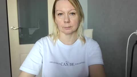 forever_smilex online show from February 19, 12:22 pm