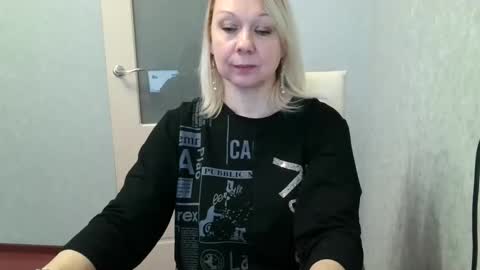 forever_smilex online show from January 24, 9:39 am