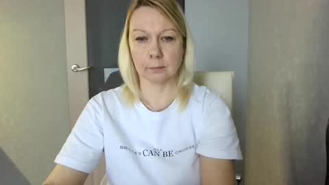 forever_smilex online show from February 11, 12:47 pm