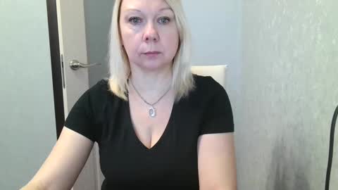 forever_smilex online show from February 18, 6:26 am