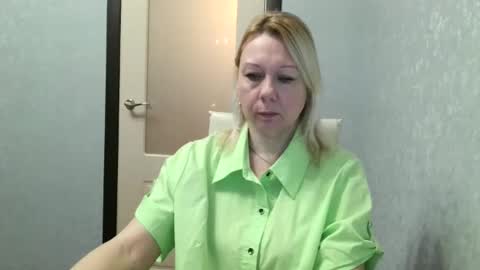 forever_smilex online show from January 21, 6:11 am