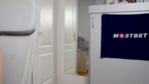 CUSTOM PHOTOS AND VIDEOS -  online show from January 8, 12:15 pm