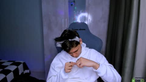 Foxicfu online show from February 6, 3:31 pm