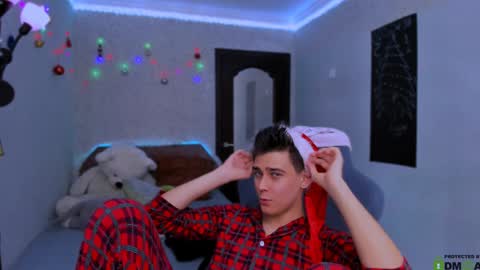 Foxicfu online show from December 30, 3:23 pm