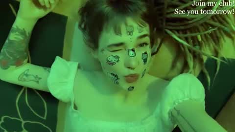 Snapshot of foxrinehelen chatting on December 27, 4:04 am Helen - My streams are Monday - Friday at 8 AM NY time online show from December 27, 4:04 am