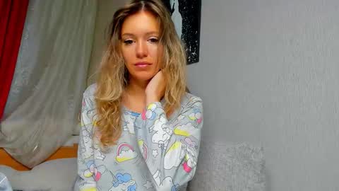 Snapshot of foxy_blond chatting on September 30, 12:10 am Foxy online show from September 30, 12:10 am