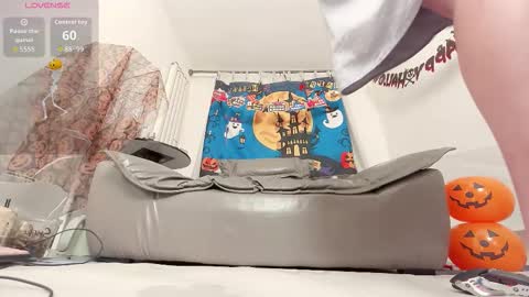 yiyi online show from October 25, 12:04 pm