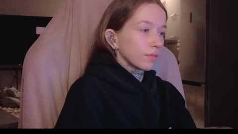 fran_bow online show from February 3, 6:22 am