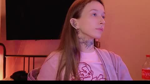 fran_bow online show from April 15, 7:49 pm