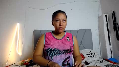 francihot4 online show from February 1, 3:03 am