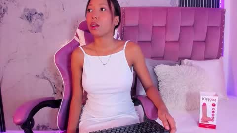 Snapshot of francis_leams chatting on September 22, 7:40 pm Laura online show from September 22, 7:40 pm