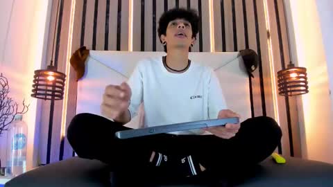 Franvill trato online show from December 15, 8:27 pm