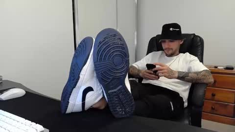 Snapshot of fraser_guilen chatting on February 24, 12:59 pm Fraser online show from February 24, 12:59 pm