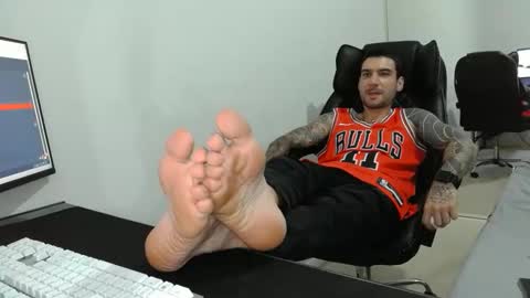 Snapshot of fraser_guilen chatting on October 18, 3:54 am Fraser online show from October 18, 3:54 am