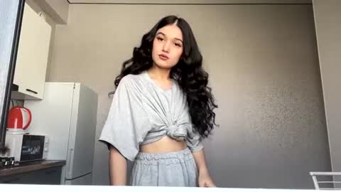 Mia online show from July 4, 5:22 am