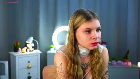 Hey im Olivia im glat to see you in mu room3 online show from April 14, 3:04 pm