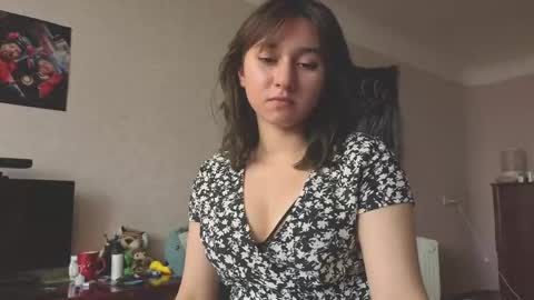 Mia online show from May 16, 10:36 am