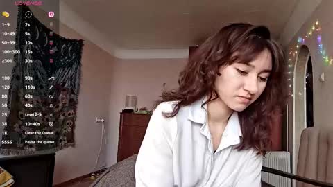 Mia online show from March 15, 8:29 am