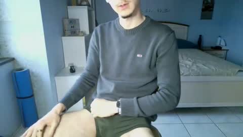 Snapshot of french_666999 chatting on January 27, 4:11 pm French 666999 online show from January 27, 4:11 pm