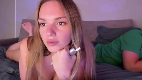 Snapshot of frenzyfoxs chatting on September 11, 6:31 pm Jason and Sonya online show from September 11, 6:31 pm