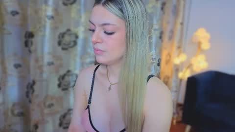 fresita_pink_ online show from July 11, 5:23 am