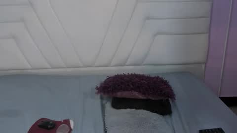 fresitalove01 online show from March 19, 6:24 pm