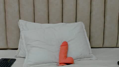Snapshot of freyamoller chatting on October 16, 7:56 pm FREYA online show from October 16, 7:56 pm