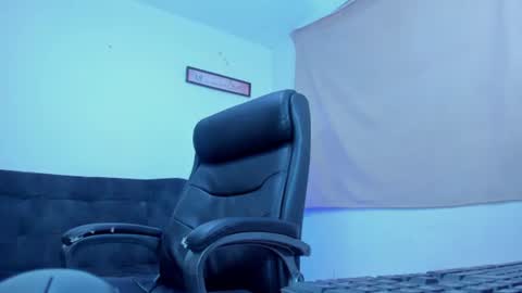 freyva_ online show from July 17, 7:05 pm