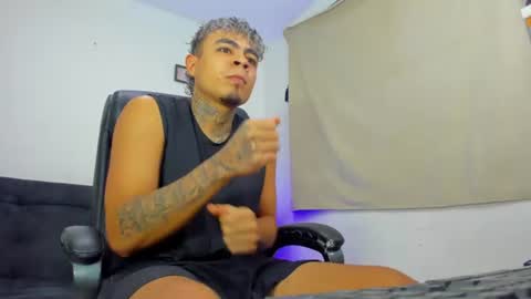 freyva_ online show from July 16, 5:44 am