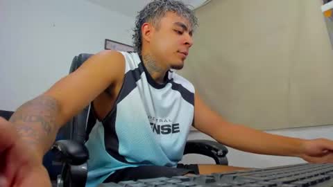 freyva_ online show from July 15, 3:01 am